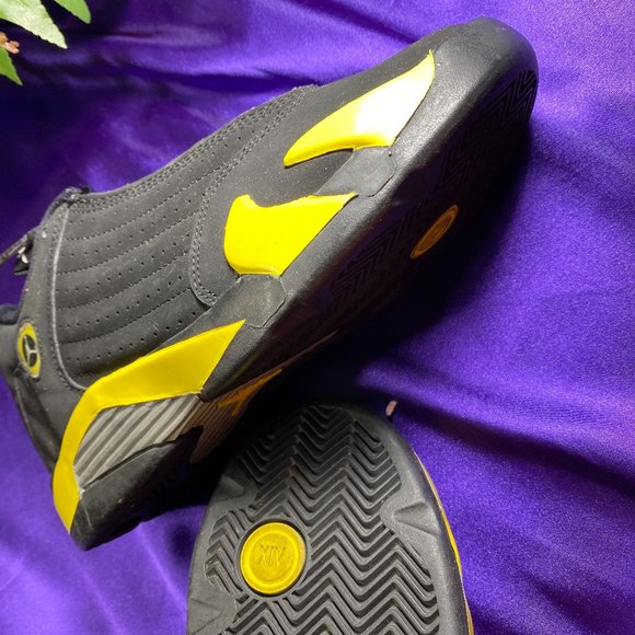 📌Jordan 14 Retro Thunder signature shoe Size 3Y - Picture 8 of 11